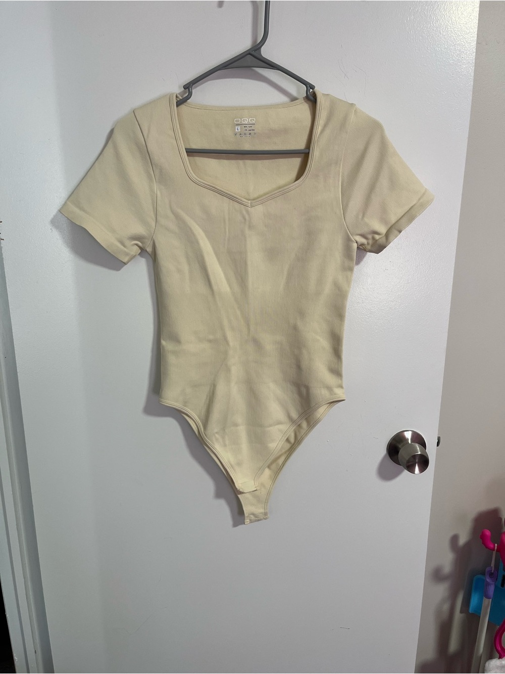 Short Sleeve Scoop Neck Ribbed Bodysuit in Cream With Tummy Control